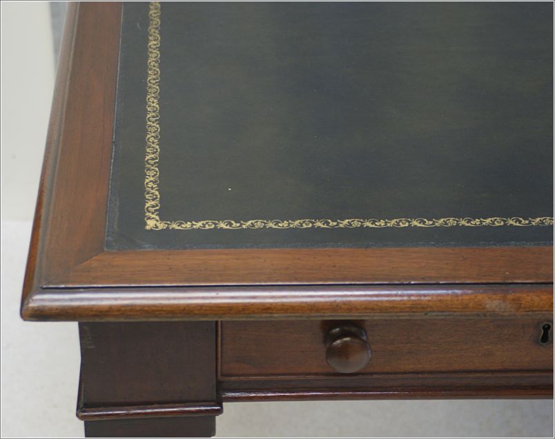 3030 Large Antique Mahogany Library Table Top Corner Detail